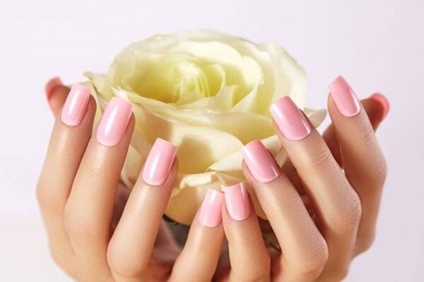 rsz_thumbnail_depositphotos_153561926-stock-photo-manicured-nails-with-pink-nail